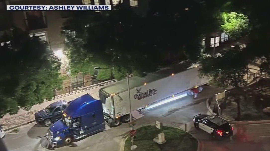 18-wheeler crashes into empty cars