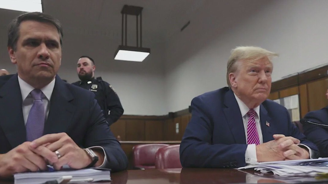 Man lights self on fire outside Trump trial