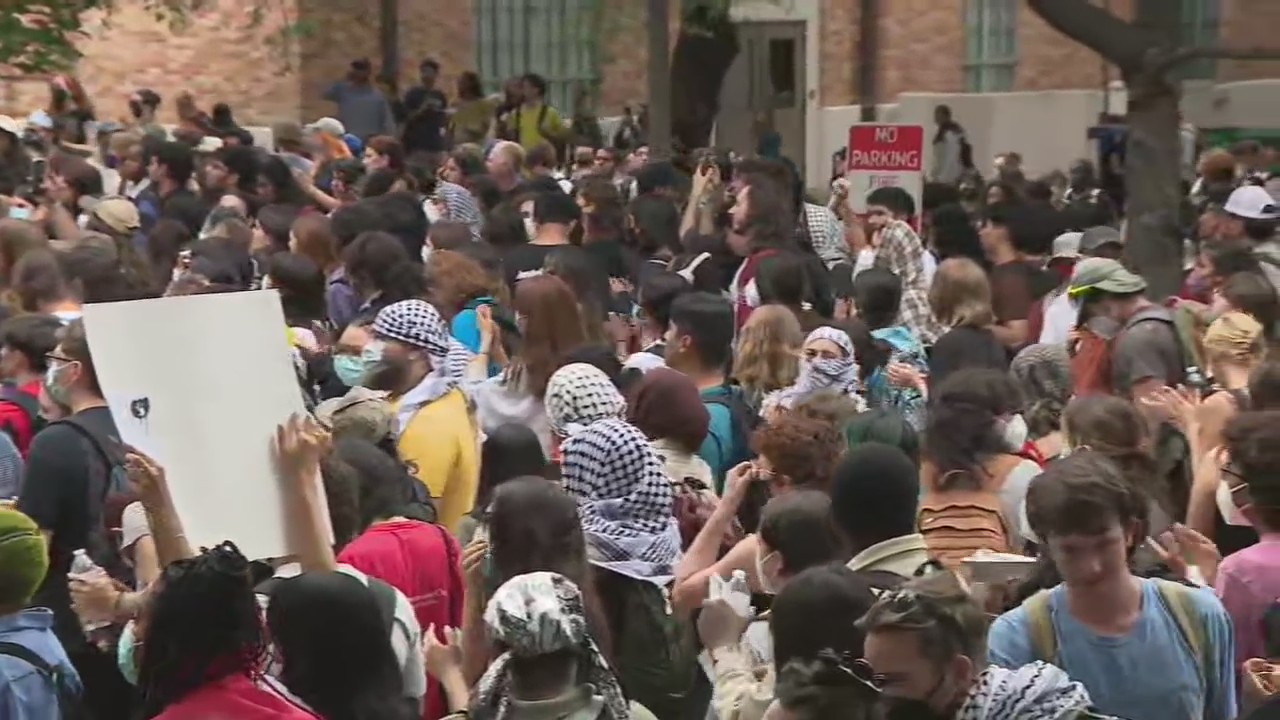 Palestine college rally on UT Austin campus