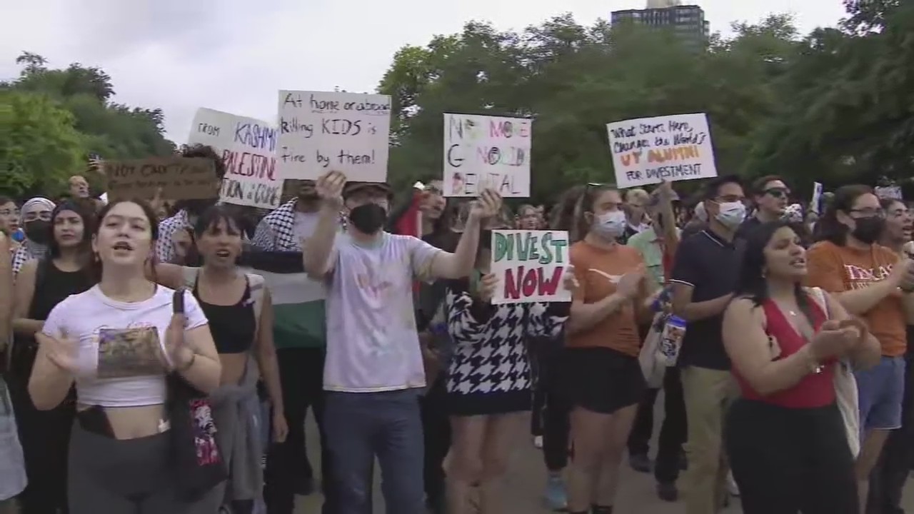UT pro-Palestine, pro-Israel protesters chant