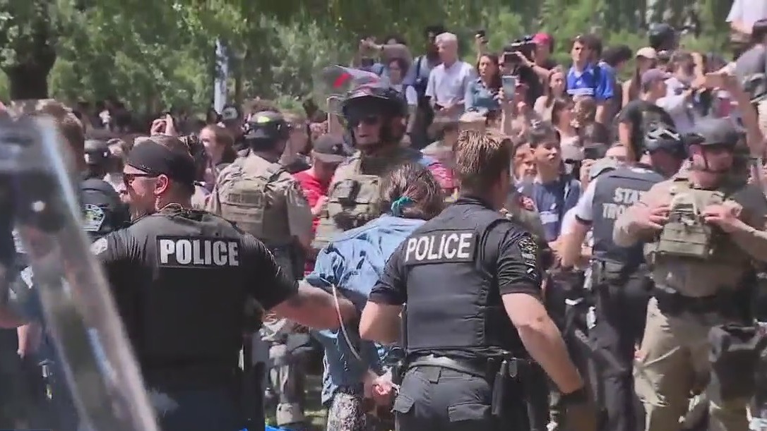 Palestine protesters outside UT president's home