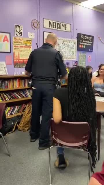 AISD officer helps student with Promposal