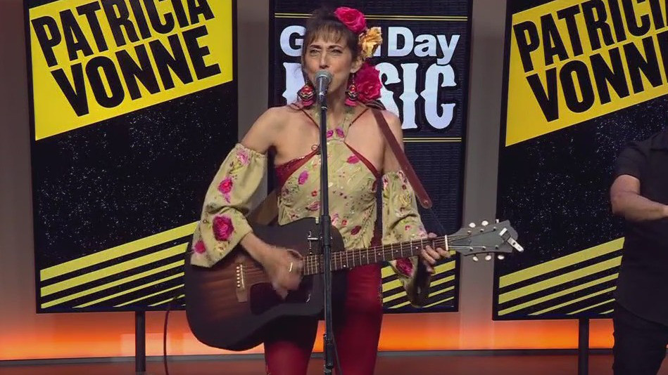 Patricia Vonne performs 'La Gitana de Triana'