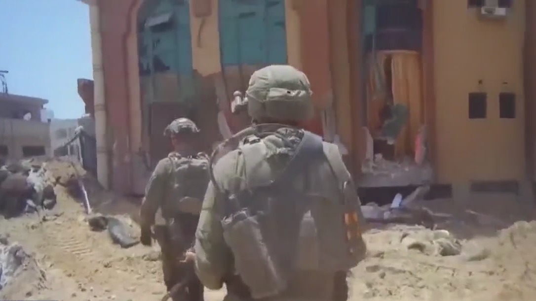 Israel takes over Egypt border