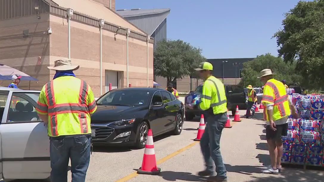 Austin Water distributes water during repairs