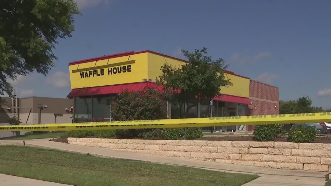 APD looking for shooting suspects