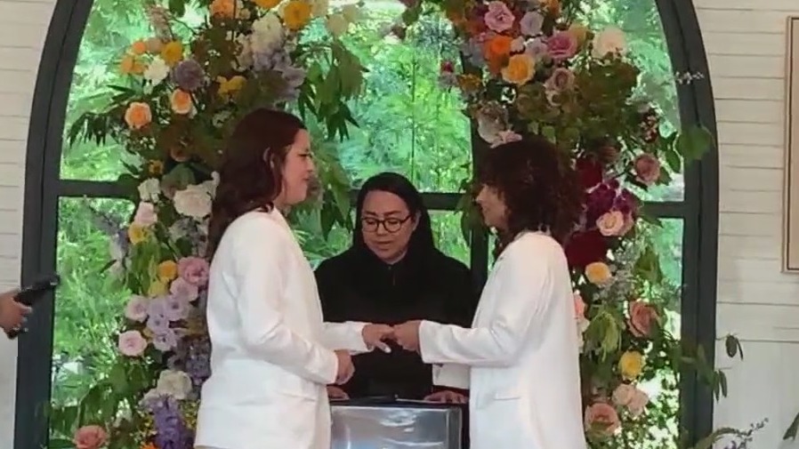 Travis County judge offers free weddings