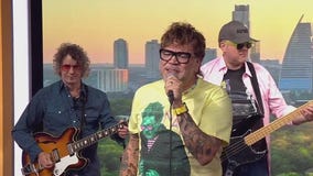 Nakia performs new single "Signal"