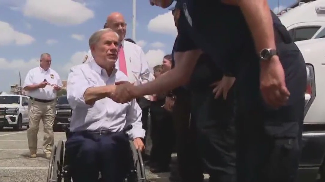 Abbott tours Houston area after Beryl