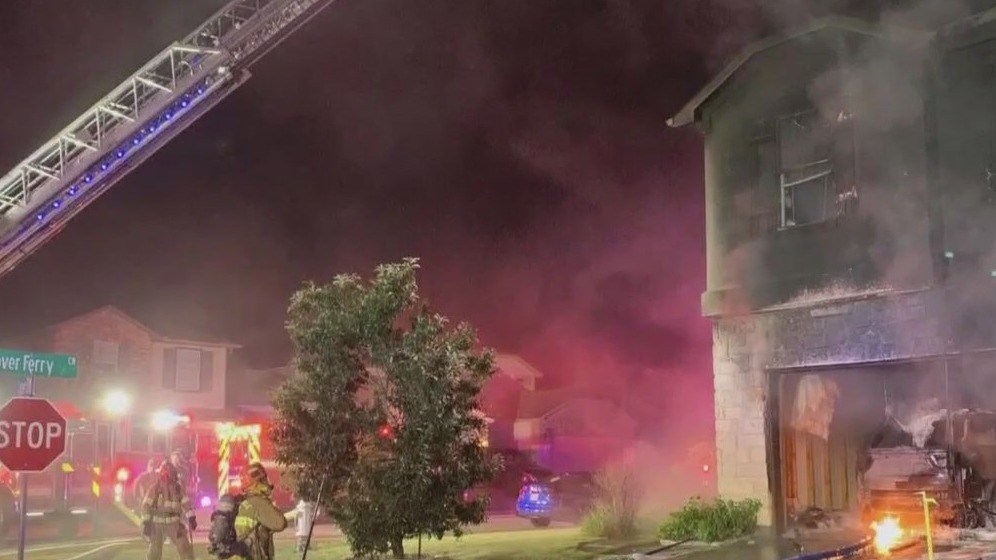 Pflugerville fire damages home, cars