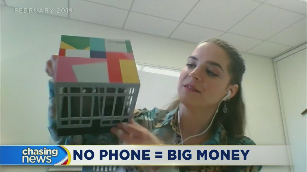 Elana Mugdan goes without smartphone for a year