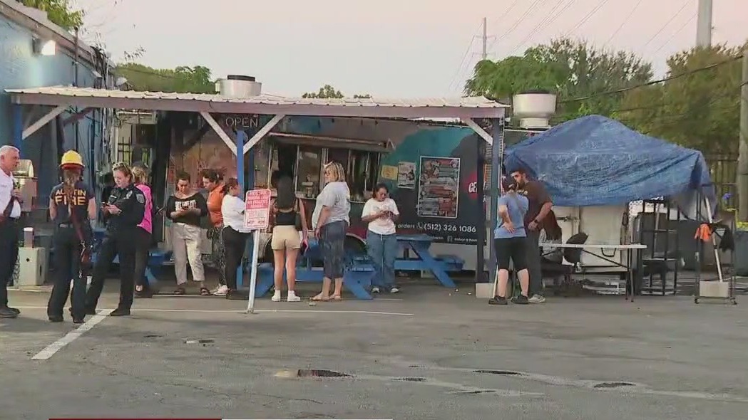 Driver hits 4 pedestrians in SE Austin