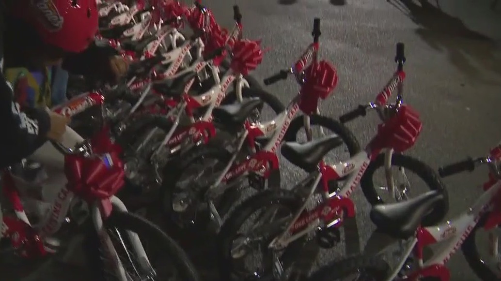 Longhorns player helps with donations