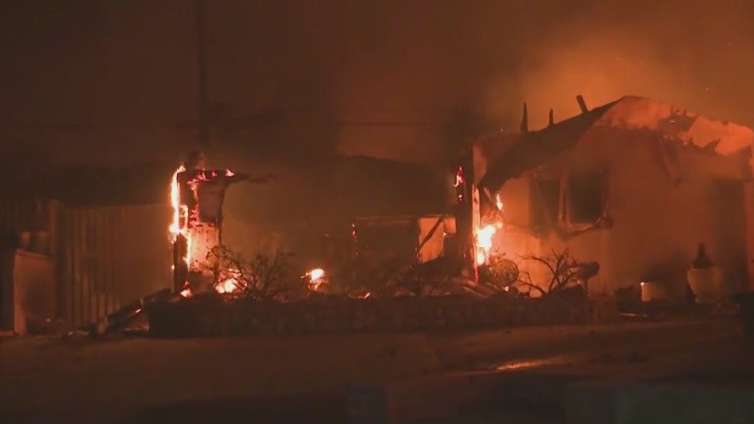 California wildfire: Firefighters struggle to contain