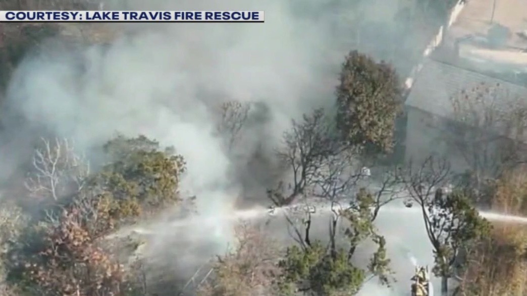 Mobile home fire in Lakeway