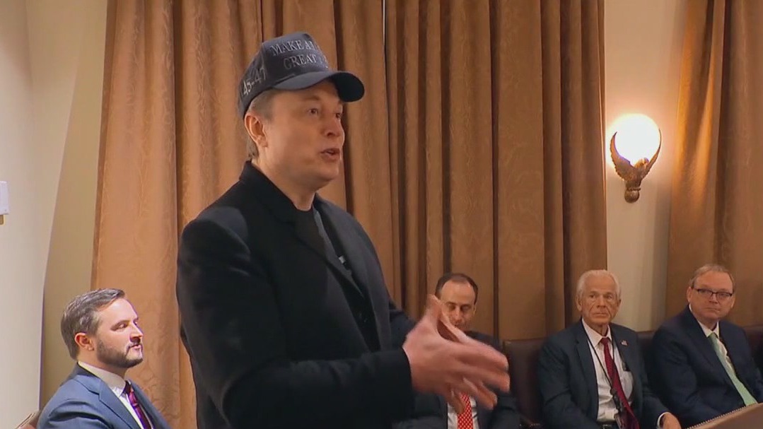 Trump holds 1st cabinet meeting