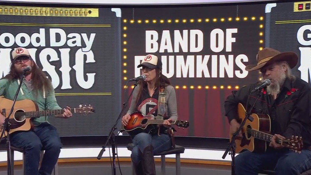 Band of Frumkins perform 'The Mexico Song'