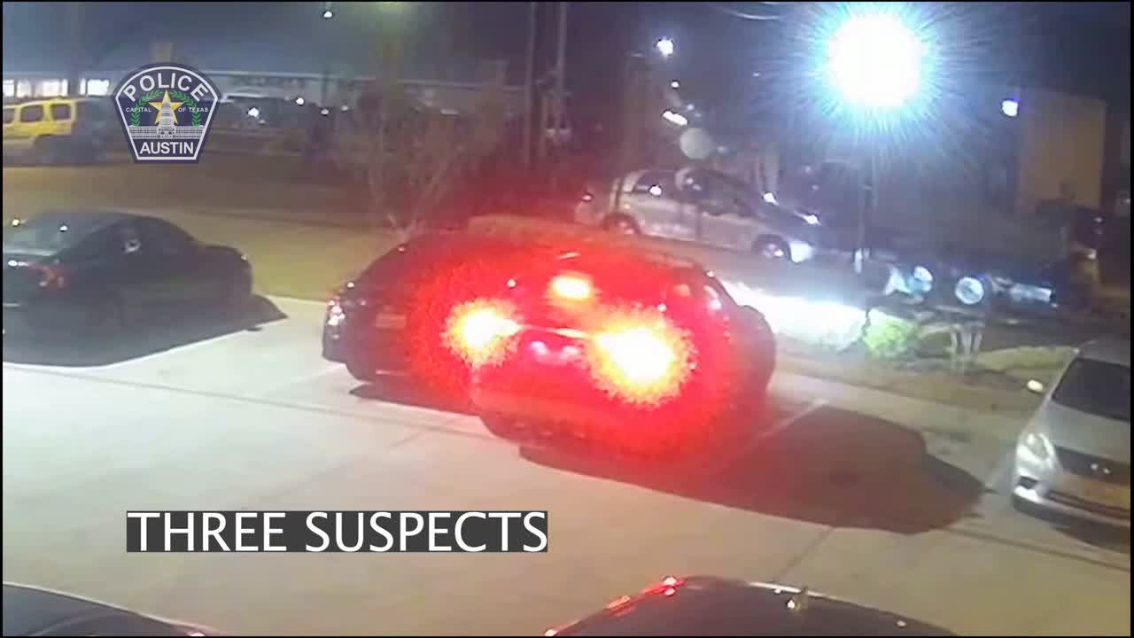 VIDEO: APD searching for robbery suspects