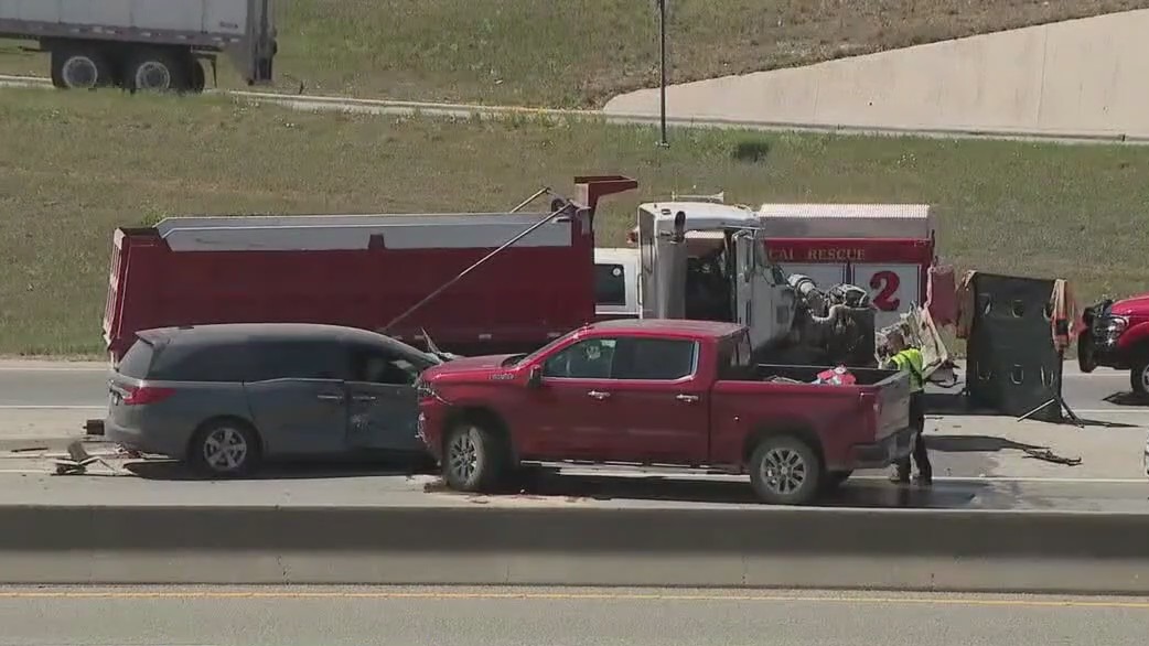 Round Rock 10-vehicle crash kills 1 person