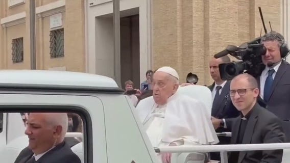 Pope Francis' surprise Easter appearance