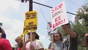 Texas airline draws protests for helping ICE