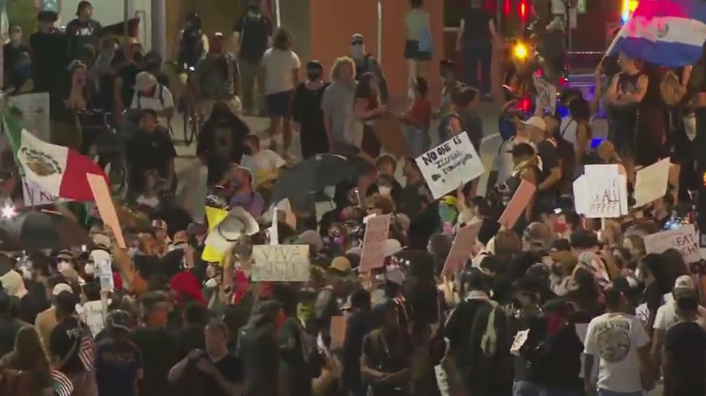 'No Kings" protests in Austin