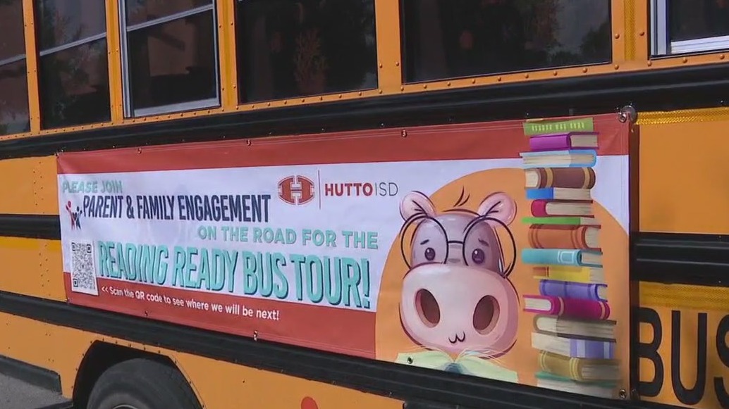 Summer reading bus tour in Hutto