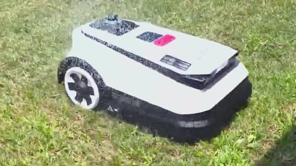 Robot lawnmower | High-Tech Texan