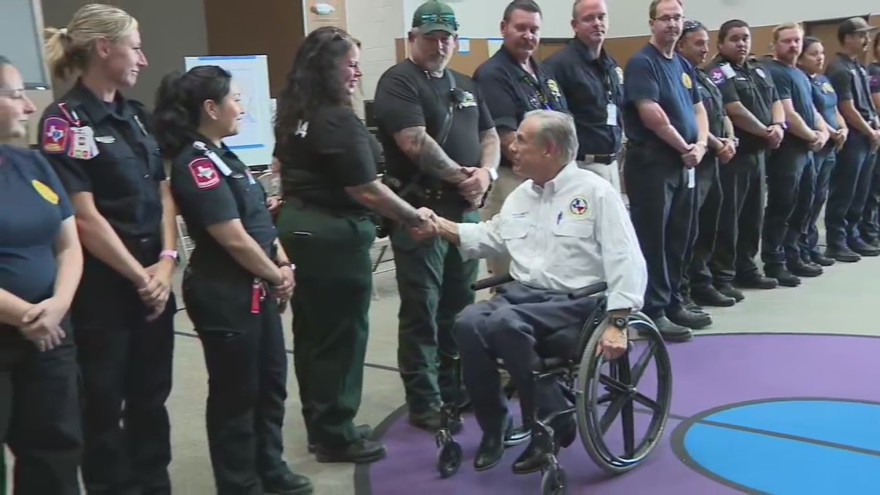 Texas floods: Abbott thanks first responders
