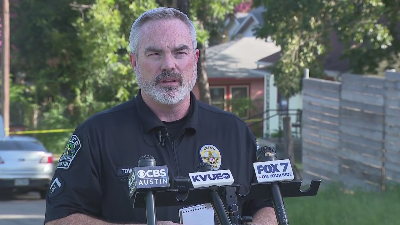 FULL: APD on East Austin homicide investigation | FOX 7 Austin