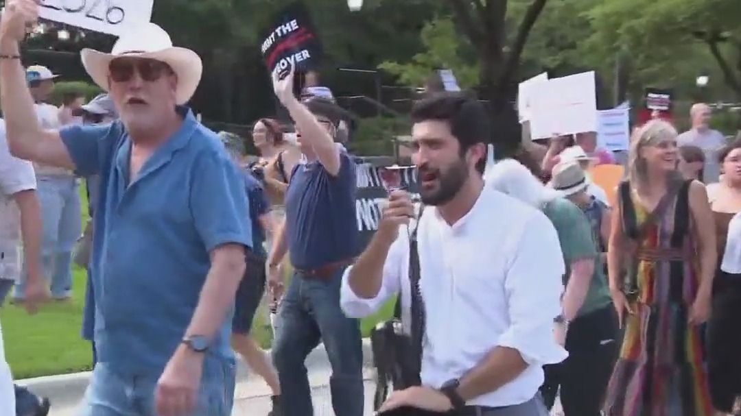 Rep Casar holds protest over redistricting