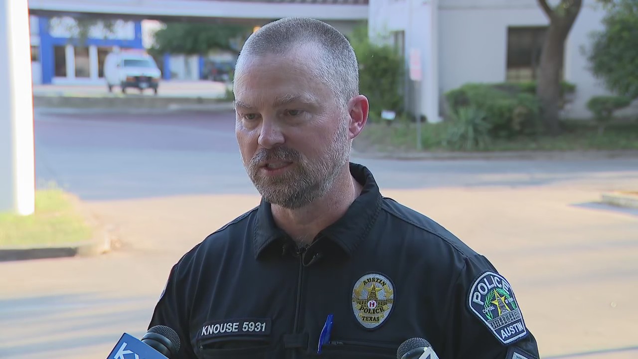 FULL: Barricaded subject in South Austin