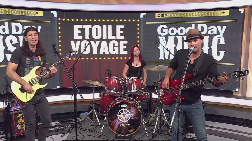 Etoile Voyage performs "San Antonio Nights"