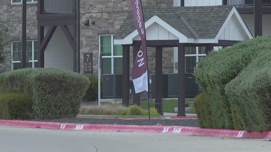 1 dead after fight at apartment complex