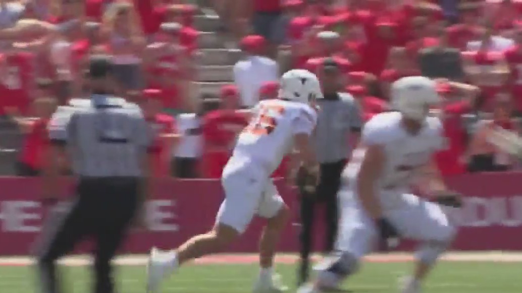 Texas Longhorns drops in AP poll after loss