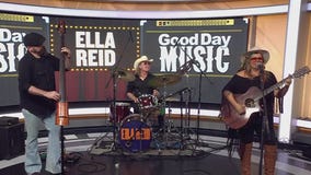 Ella Reid performs "Half Moon"