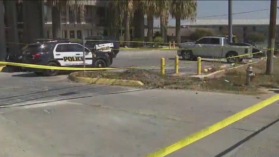 2 San Antonio police officers shot