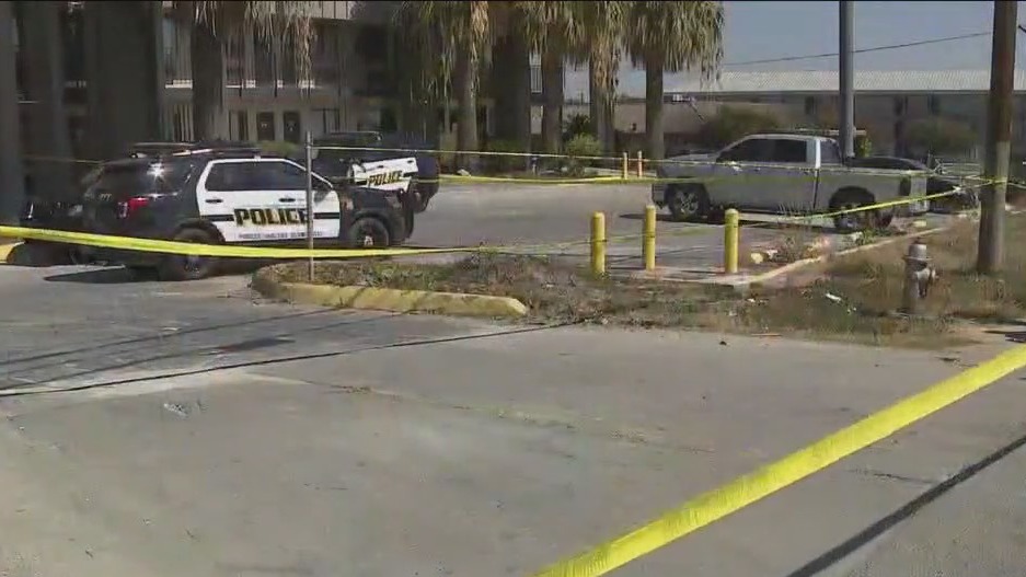 2 San Antonio police officers shot