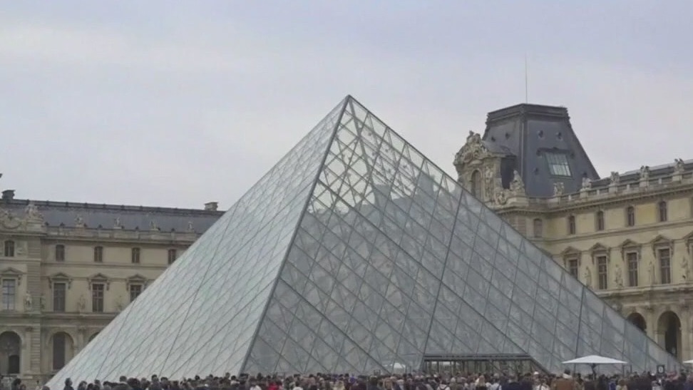 Latest in Louvre Museum jewelry heist
