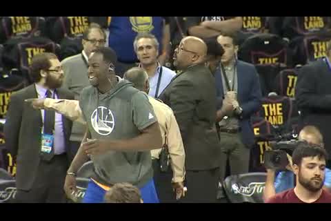 Warriors practice before Game 3