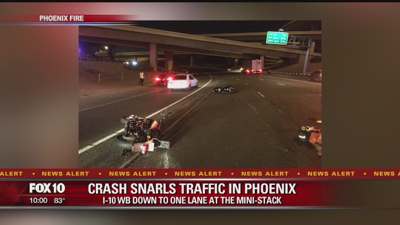 Crash snarls traffic in Phoenix