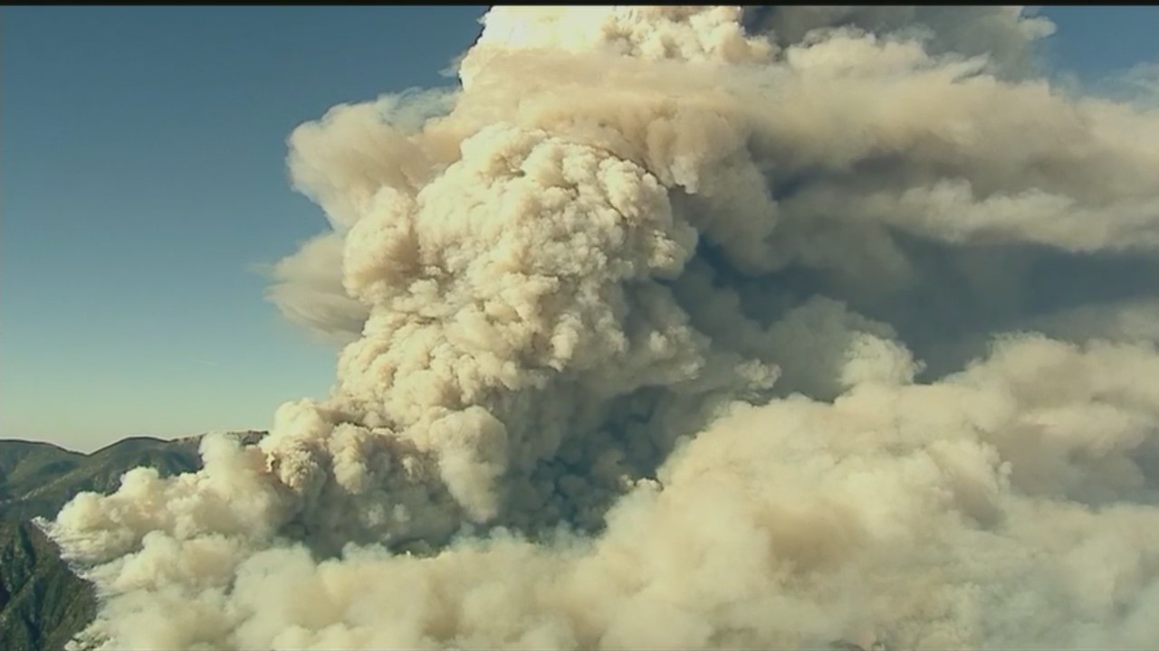 Raw Video: Apple Fire rages in Riverside County