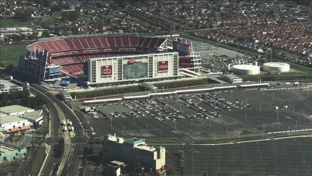 Hundreds await vaccines at Levi's Stadium mass vaccination site