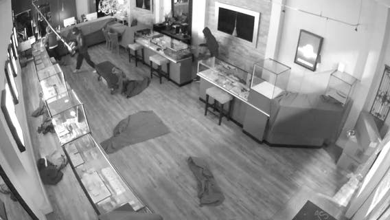 Burglars smash into Campbell jewelry store, escape with over $250,000 in merchandise