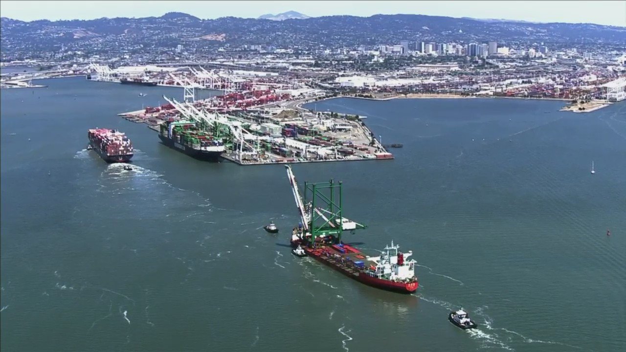 SkyFOX: Giant 300-foot crane arrives to the Port of Oakland