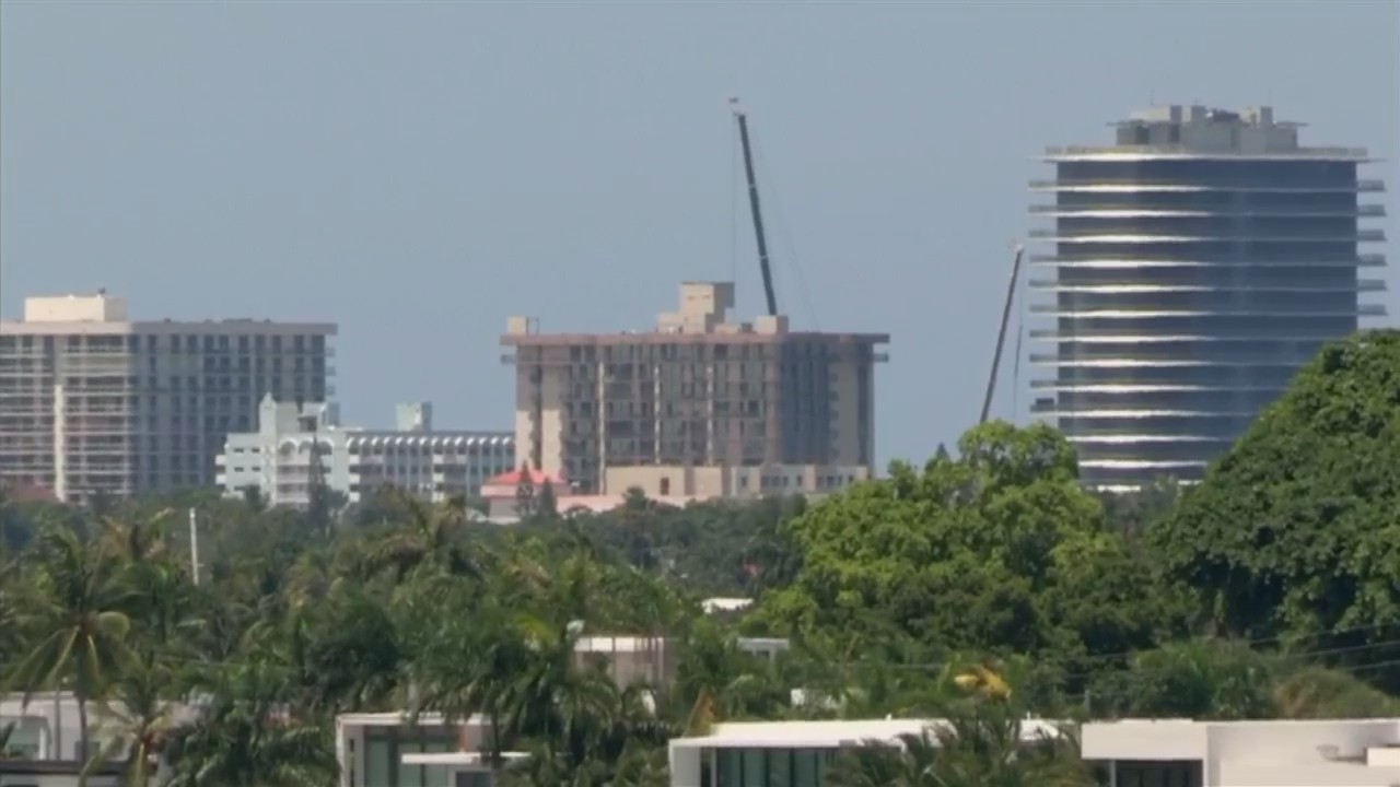 Officials suspend recovery operations at condo collapse as explosives are installed in remaining building