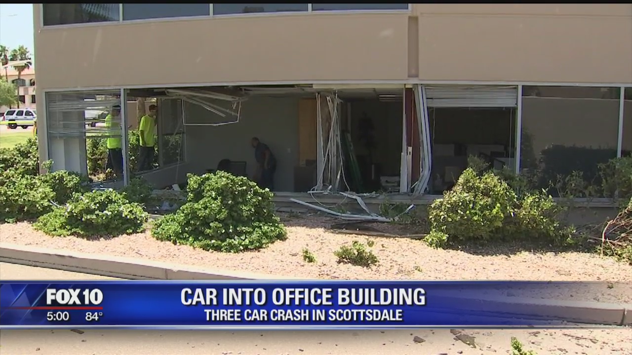 Car crashes into 3-story building in Scottsdale
