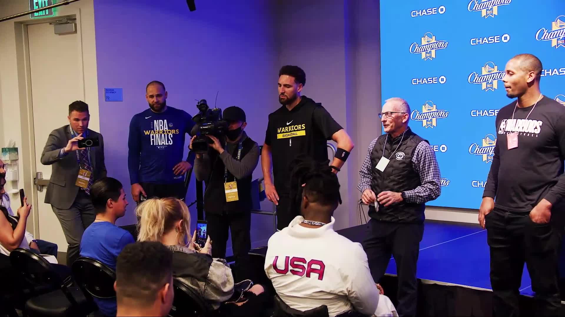 Warrior player Klay Thompson surprises teen amputee with new wheelchair before game