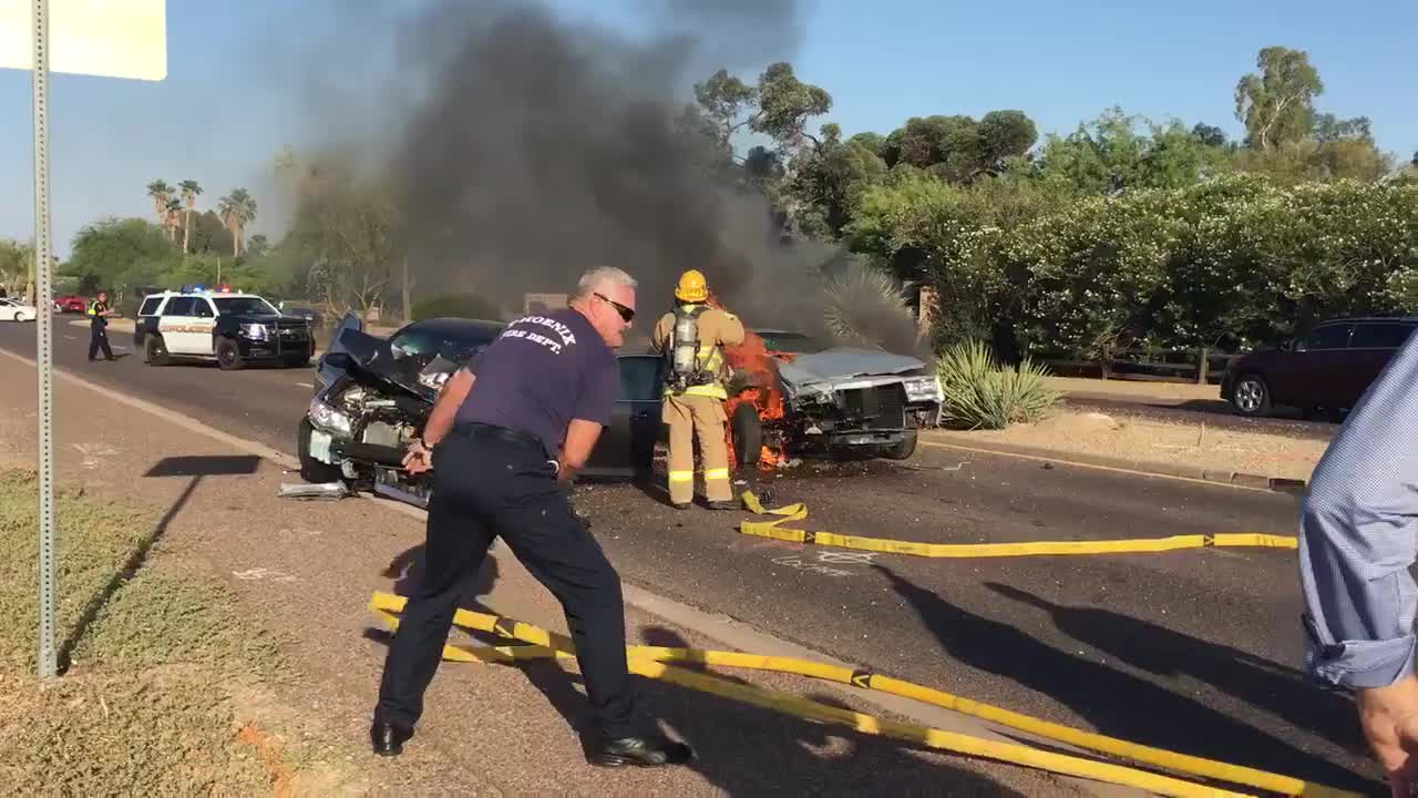 VIDEO: Diamondbacks legend Luis Gonzalez helps save woman from fiery crash