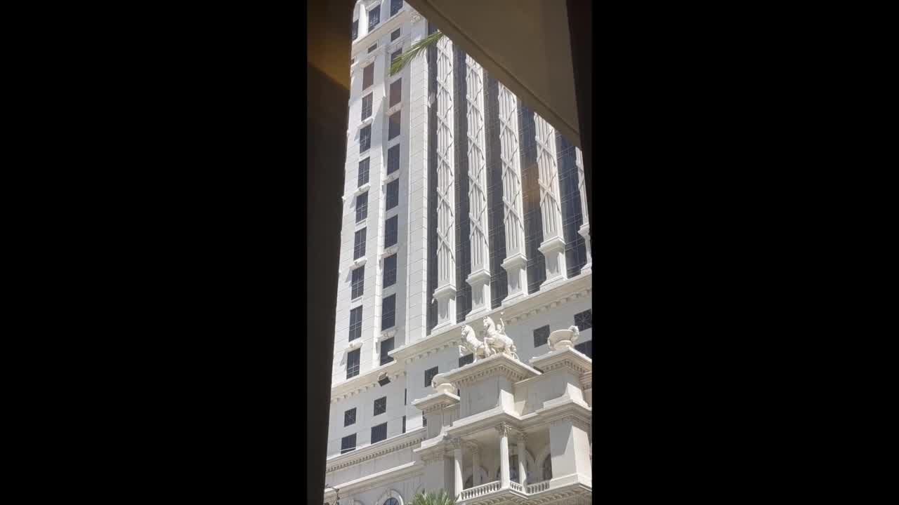 Las Vegas SWAT responds to barricaded man in hotel room with woman